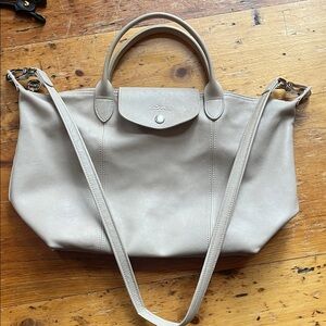 Longchamp Elegant Cream Handbag in Leather